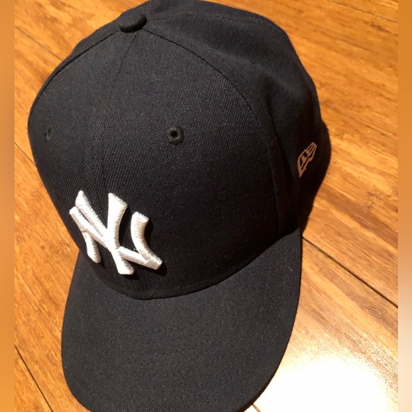 New York Yankees fitted hat - Picture 2 of 4